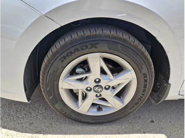 Car image 10