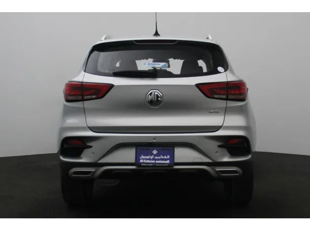Car image 12
