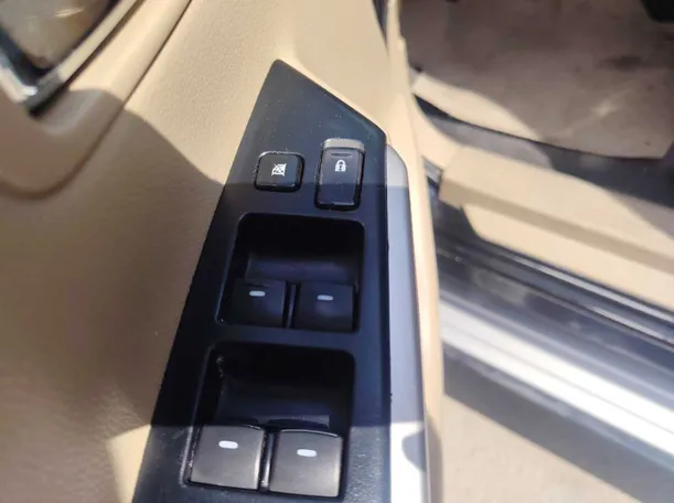 Car image 28