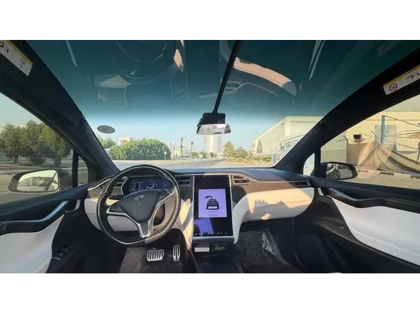 Car image 25