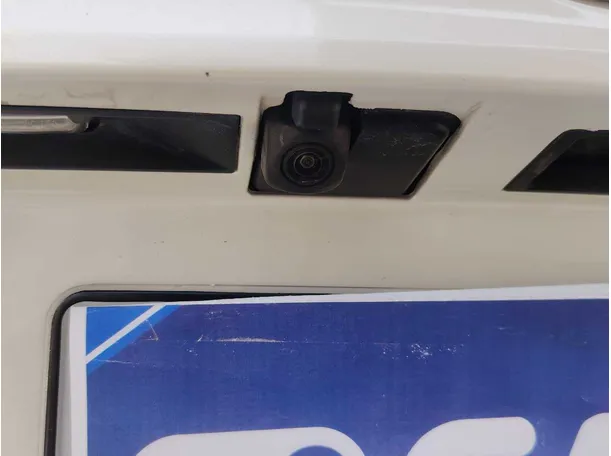 Car image 32