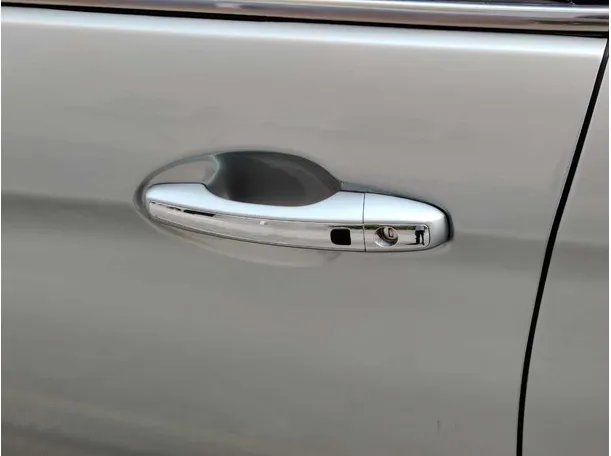 Car image 32