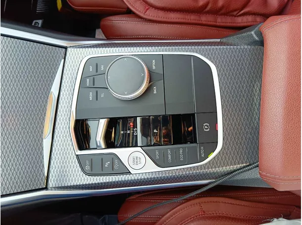 Car image 26