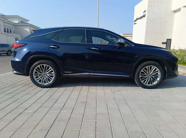 Car image 4