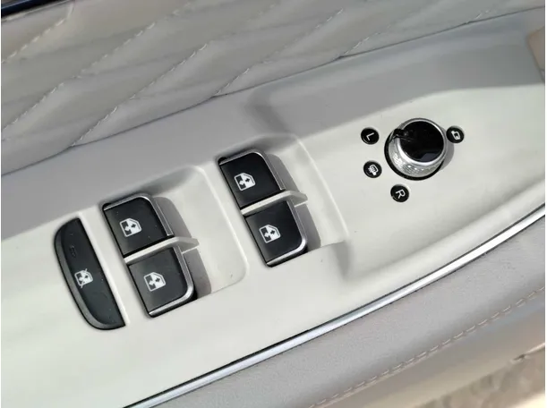 Car image 34