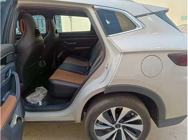 Car image 17