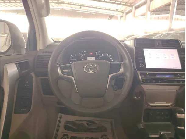 Car image 26