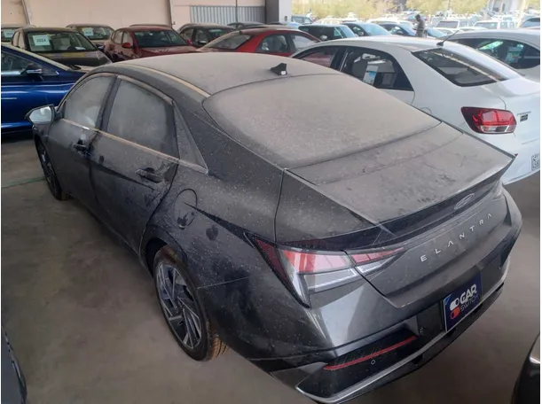Car image 5
