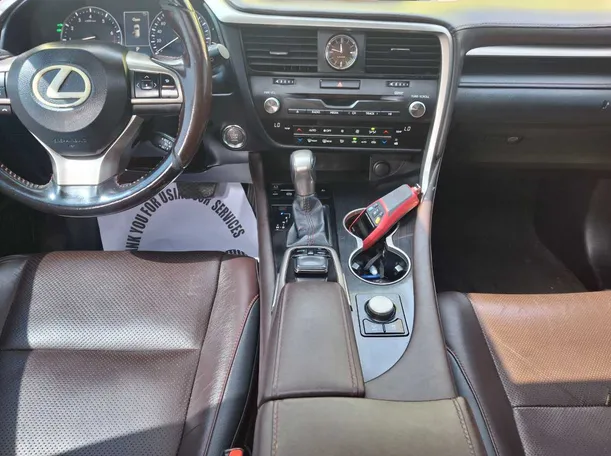 Car image 15