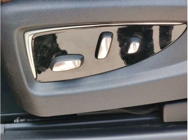 Car image 32