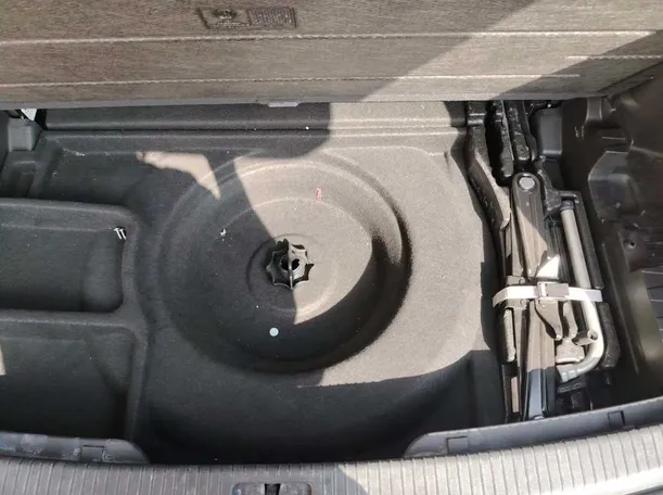 Car image 44