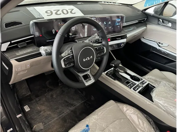 Car image 11