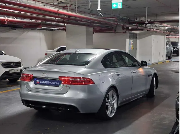 Car image 7