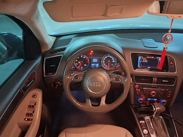 Car image 17