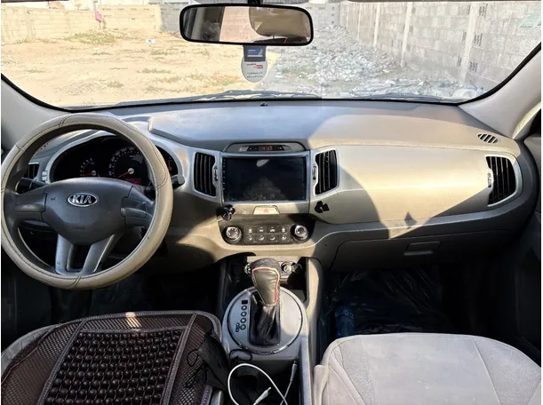 Car image 18