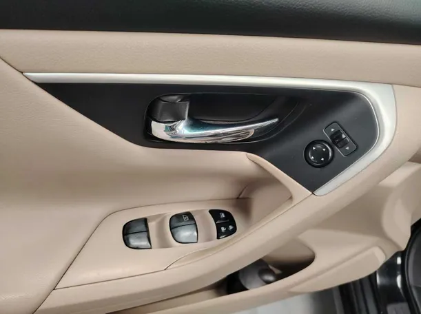 Car image 34