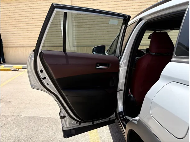 Car image 14