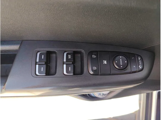 Car image 26