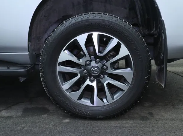 Car image 7