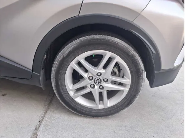 Car image 9
