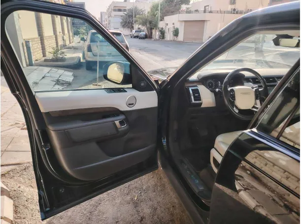 Car image 11