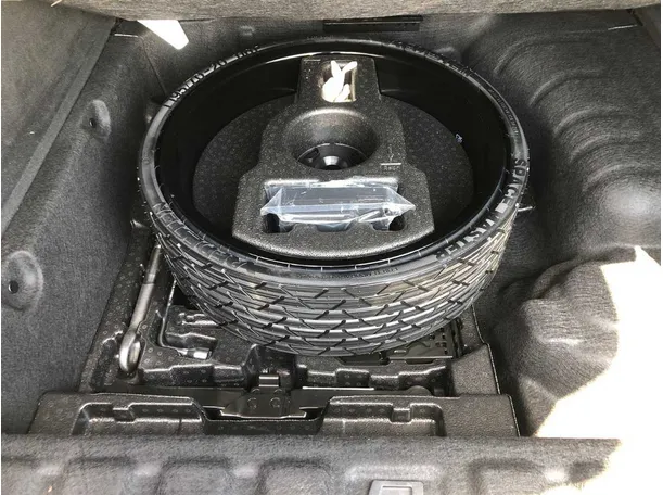 Car image 25
