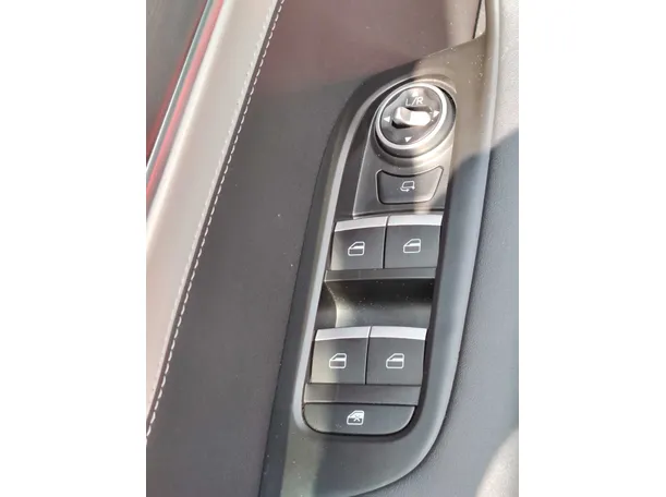 Car image 30
