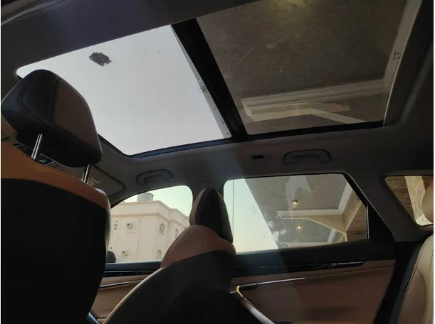 Car image 20