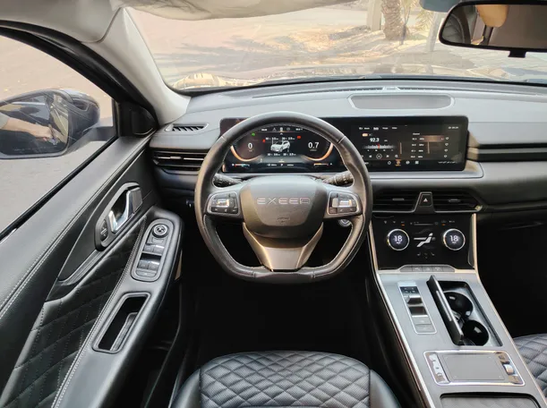 Car image 24