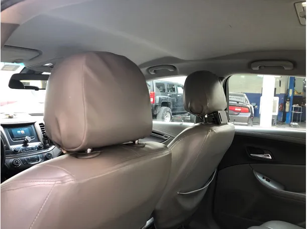 Car image 13
