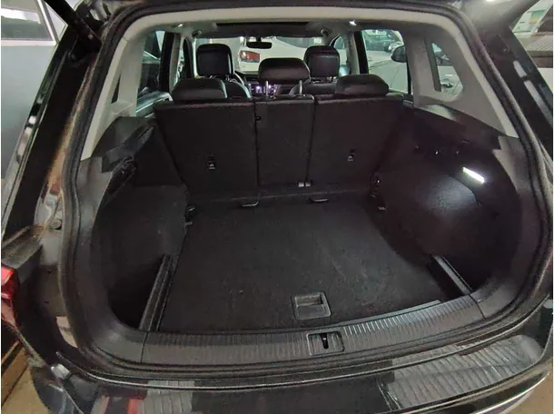 Car image 32