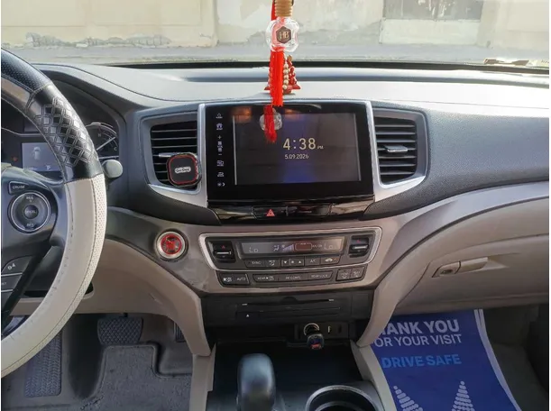 Car image 17