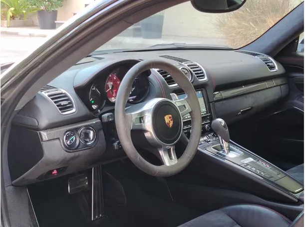 Car image 13