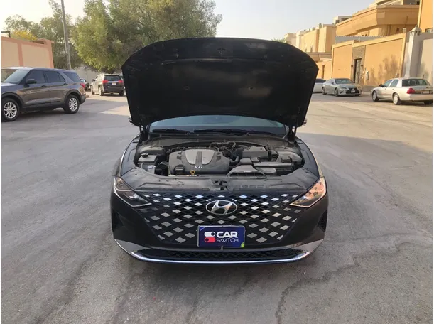 Car image 25