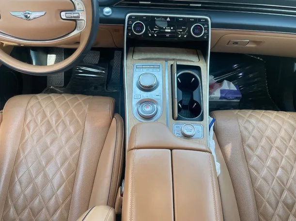 Car image 19