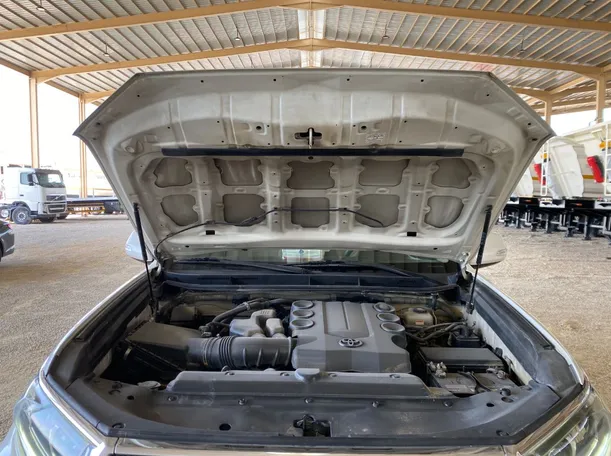 Car image 26