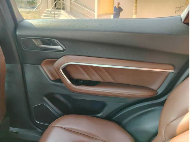 Car image 37