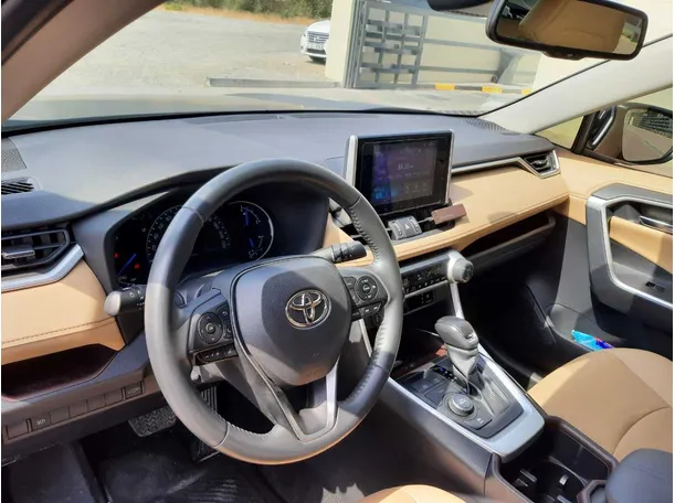 Car image 11