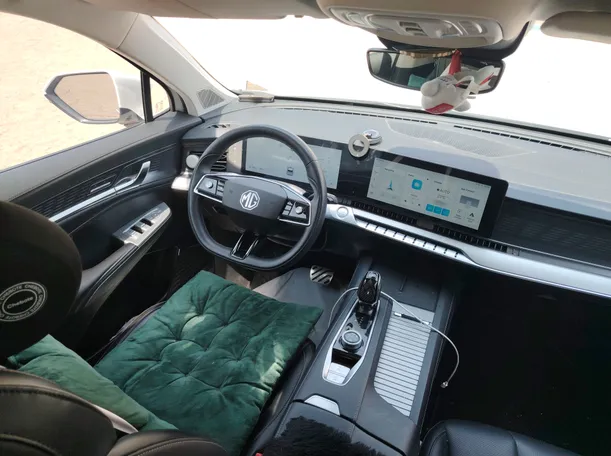 Car image 21