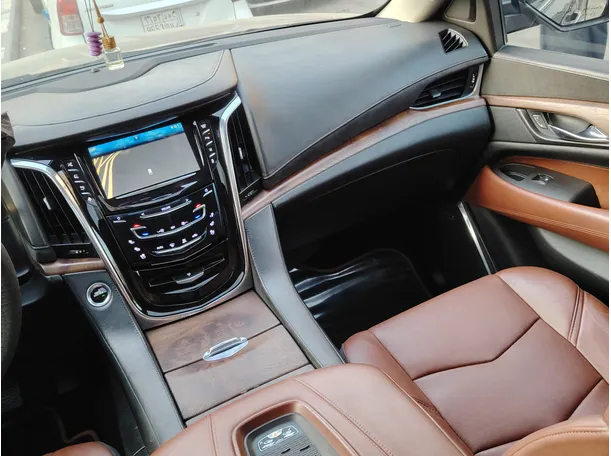 Car image 24