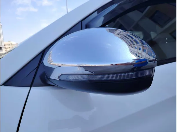 Car image 28