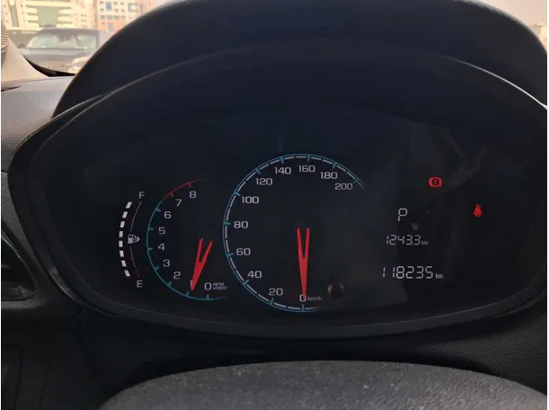 Car image 18