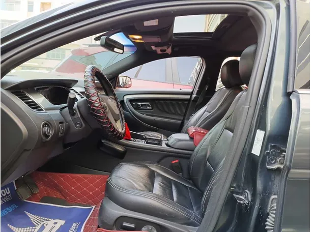 Car image 12