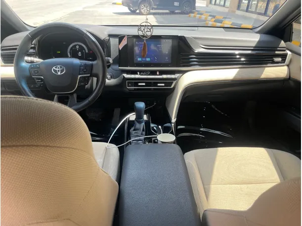 Car image 18