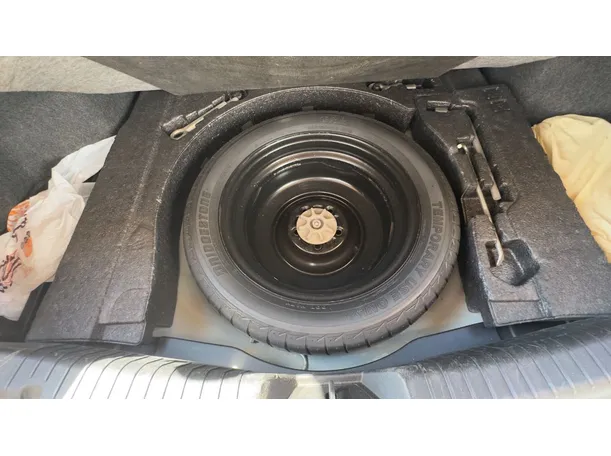 Car image 24
