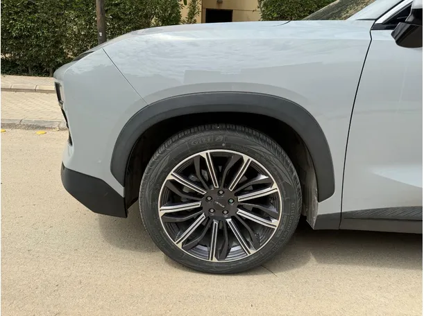 Car image 9