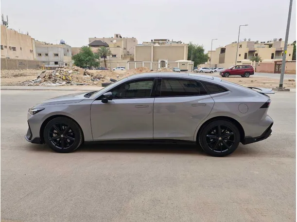 Car image 8