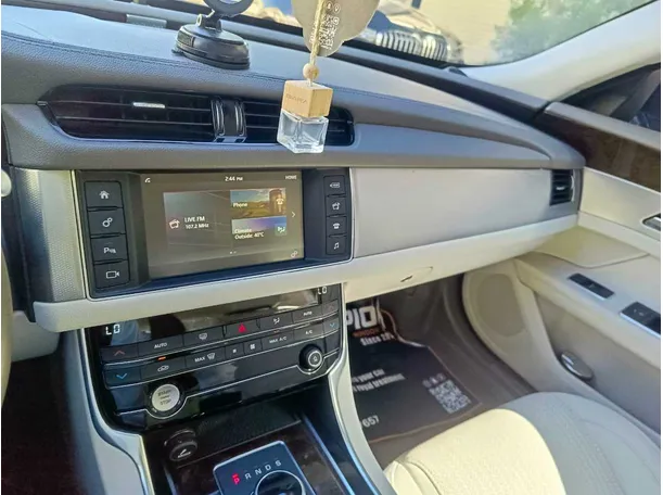 Car image 25