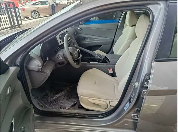 Car image 11