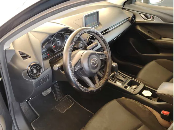 Car image 12